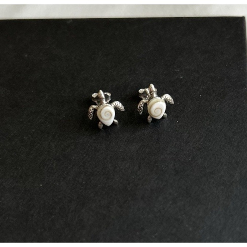 Sterling Silver Turtle Stud Earrings w/ White Shiva Shell tiny new